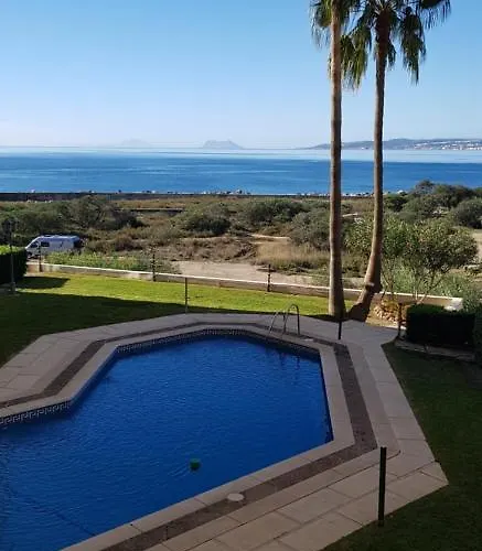 Puerto Marina Bay * إِستيبونا