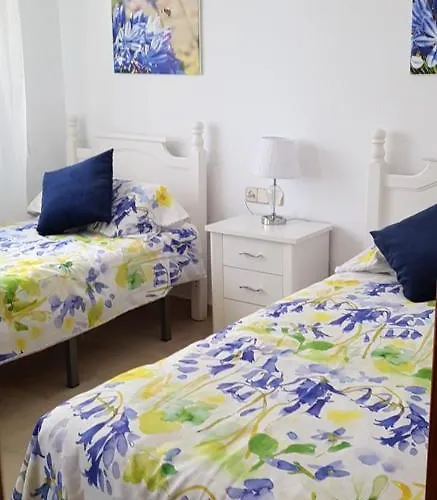 Puerto Marina Bay إِستيبونا