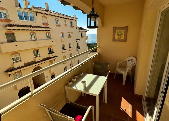 Puerto Marina Bay إِستيبونا