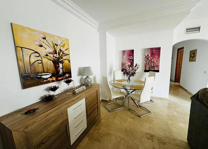 Puerto Marina Bay * إِستيبونا