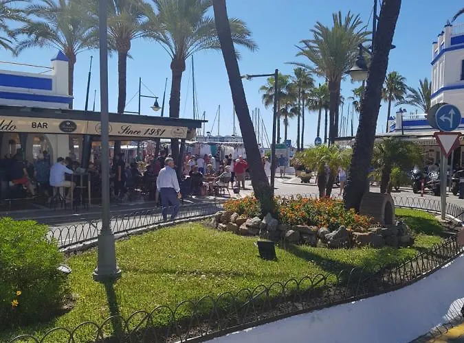 Puerto Marina Bay * Εστεπόνα