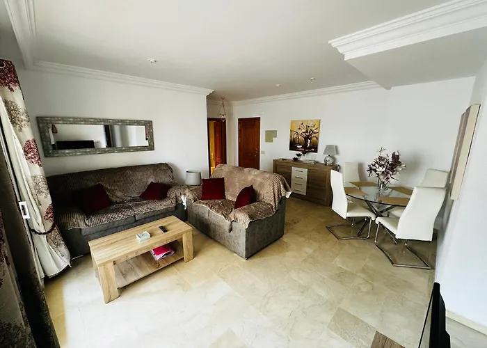 Puerto Marina Bay * Εστεπόνα